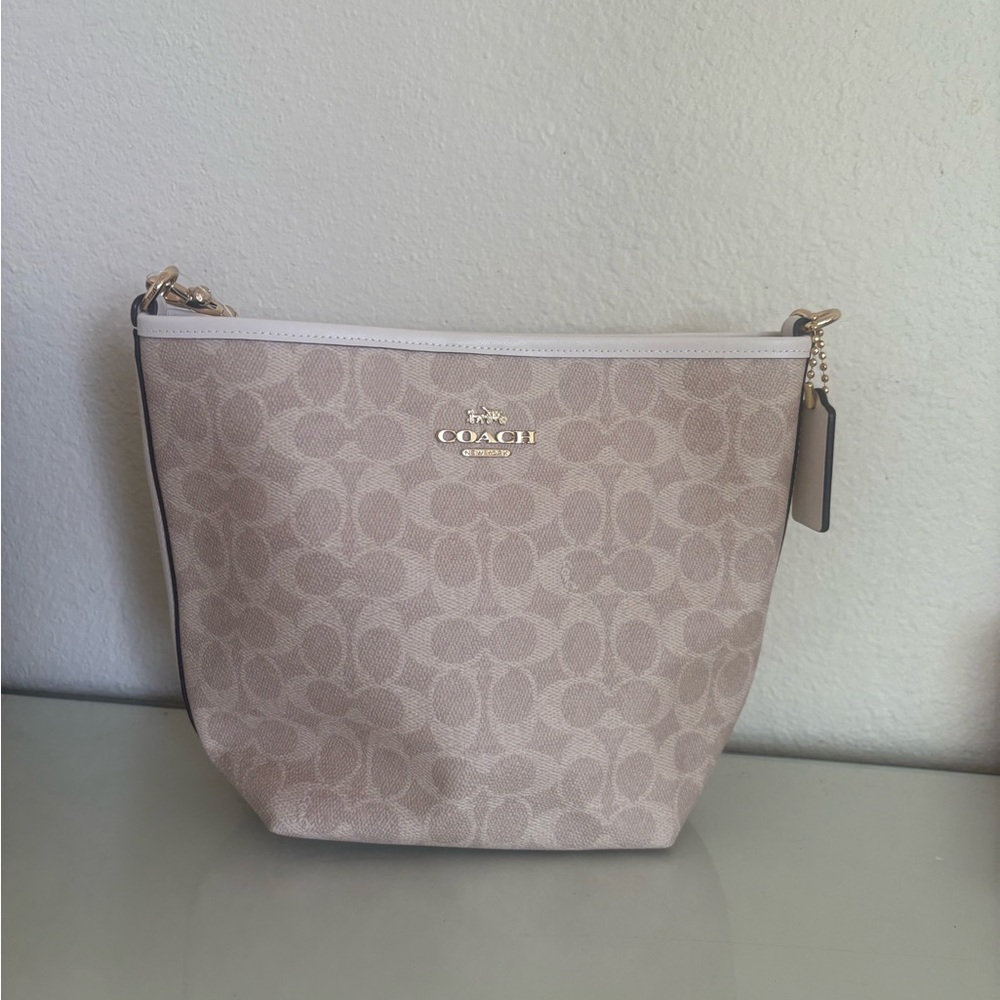 COACH city bucket bag in signature canvas